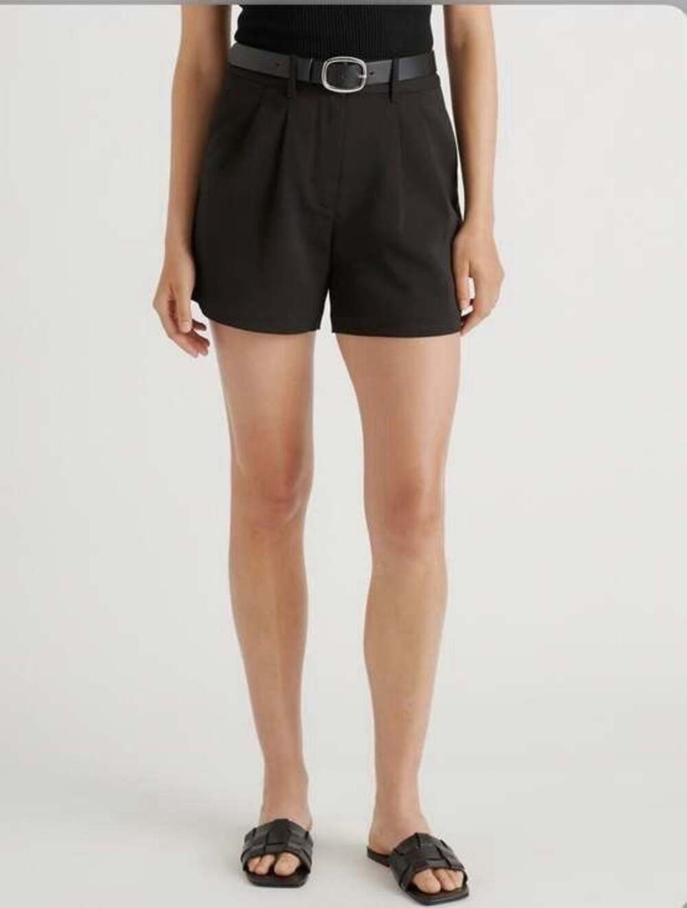 NWT Quince Stretch Crepe Pleated Short Womens Size 16 Black Casual Preppy Basics